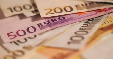 Stire din Economie : Euro urcă spre 4,5 lei