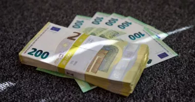 Stire din Eveniment : Credite bancare cu acte false. 12 persoane trimise în judecată