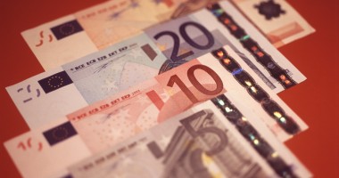Stire din Economie : Euro rămâne și astăzi la 4,45 lei