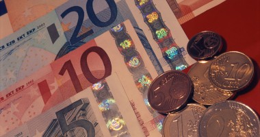 Stire din Economie : Euro se ține și astăzi tare!