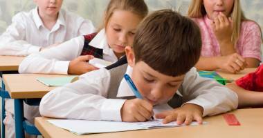 Stire din Cultură-Educație : Emoții pentru elevi. Începe evaluarea națională