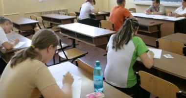 Stire din Cultură-Educație : Peste 7.000 de elevi au absentat de la Evaluarea Națională