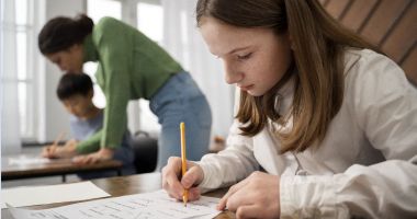 Stire din Cultură-Educație : Start la Evaluarea Națională 2025. Ce trebuie să știe elevii despre desfășurarea probelor și contestații