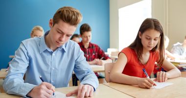 Stire din Cultură-Educație : 5.976 de elevi din județul Constanța au participat, astăzi, la proba de Matematică a Evaluării Naționale 2023
