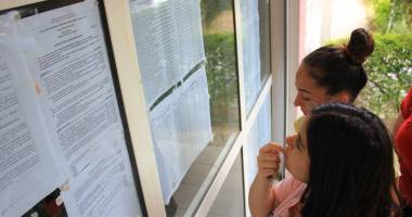 Stire din Cultură-Educație : Evaluare Națională la Constanța / Sute de constestații depuse!