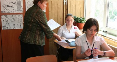 Stire din Cultură-Educație : Câți "absenți nemotivați" sunt la Evaluarea Națională