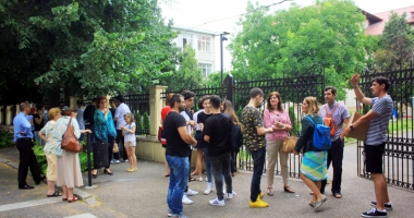 Stire din Cultură-Educație : Evaluare Națională 2017! Astăzi, puntea suspinelor: proba la limba și literatura română