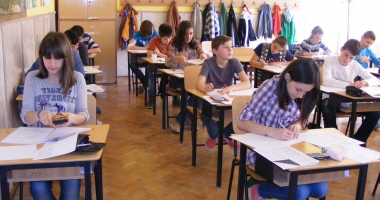 Stire din Cultură-Educație : Încep înscrierile pentru Evaluarea Națională