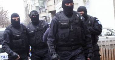 Stire din Eveniment : Descinderi  de amploare / Evaziune fiscală și spălare de bani. Prejudiciu imens
