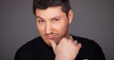 Stire din Cultură-Educație : Stand-up comedy, la Harlequin