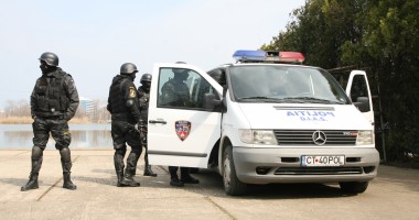 Stire din Eveniment : Solicitare către șefii Poliției Române pentru concedierea polițistului bătăuș din Constanța