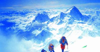Stire din Actualitate : Avalanșă pe Everest în urma cutremurului din Nepal. Patru alpiniști români se află pe munte