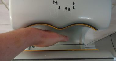 Stire din Sănătate : Evitați uscătoarele de mâini!