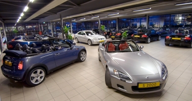Stire din Economie : Evoluții spectaculoase în comerțul auto-moto