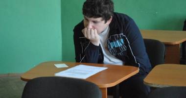 Stire din Cultură-Educație : E vremea "codașilor" să-și dea examenele de corijență