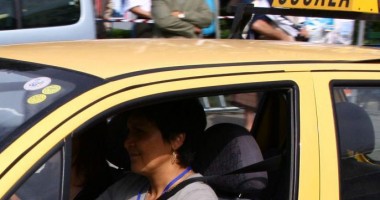 Stire din Eveniment : Examenul scris pentru permisul auto, suspendat două zile