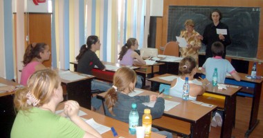 Stire din Cultură-Educație : Care sunt liceele cu cele mai multe locuri