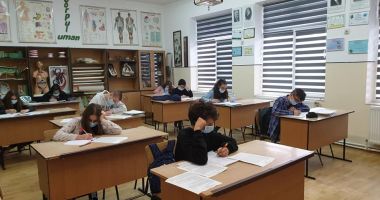 Stire din Cultură-Educație : Examene în sesiunea specială. Vor fi susținute numai probele ratate