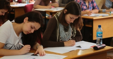 Stire din Cultură-Educație : Mâine începe simularea probelor scrise ale examenelor naționale