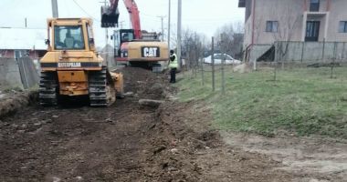 Stire din Eveniment : Polițiști amenințați de un bărbat cu excavatorul, când aceștia îi cercetau fratele minor