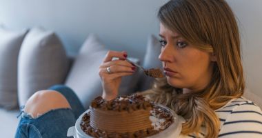 Stire din Sănătate : Nu faceți exces de sare sau zahăr! Care este mai periculos?