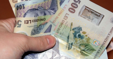 Stire din Eveniment : Exemplu de urmat! A predat polițiștilor câteva sute de lei găsite pe stradă