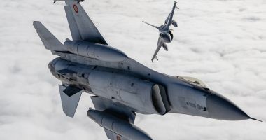 Stire din Eveniment : Forțele Aeriene Române anunță exerciții de zbor la înălțimi mici