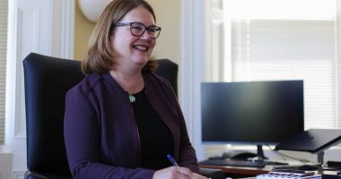 Stire din Sănătate : Exerciții sănătoase pentru cei care petrec prea mult timp la birou