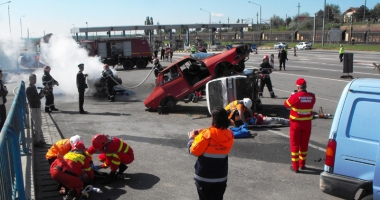 Intervenție de Cod Roșu.  15 victime în urma unui accident  pe autostradă - 1