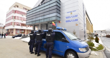 Stire din Eveniment : Procuror constănțean, luat ostatic pe acoperișul Parchetului! Trupele antitero au intervenit cu succes