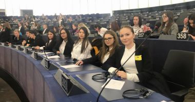 Stire din Cultură-Educație : Experiențe naționale  și internaționale pentru elevii Liceului Teoretic "George Călinescu"