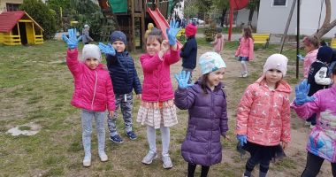 Stire din Cultură-Educație : Experimente efectuate de copii, în cadrul "Laboratorului micului Einstein"