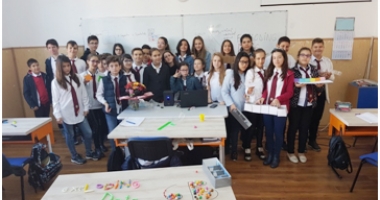 Stire din Cultură-Educație : Exploding Dots.  Matematică experimentală la Colegiul "Mircea"