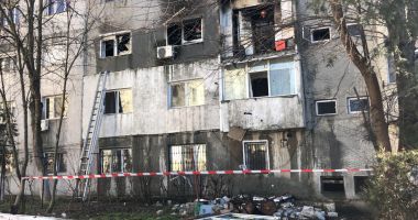 Stire din Eveniment : Explozie la Medgidia / Trei apartamente sunt afectate, inspectorii de la Construcții verifică blocul. Bărbatul salvat e acum de negăsit!