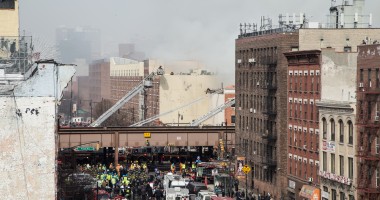 Stire din Actualitate : New York / Patru morți și 63 de răniți după ce două clădiri s-au prăbușit în urma unei explozii