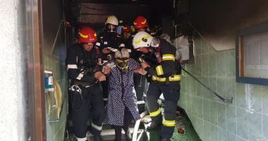 Explozie urmată de un incendiu într-un bloc de 8 etaje din București