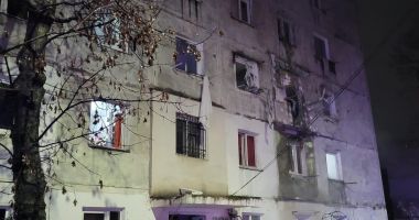 Stire din Eveniment : Explozie devastatoare într-un bloc de garsoniere. Un bărbat de 63 ani, surprins sub dărâmături