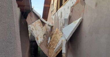 Stire din Eveniment : Două persoane au ajuns în stare gravă la spital după ce locuința lor a explodat din cauza unui aragaz defect