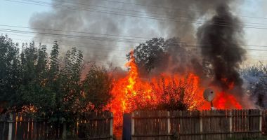 Stire din Eveniment : Explozie urmată de incendiu, din cauza unei butelii. Două persoane au ajuns la spital cu arsuri
