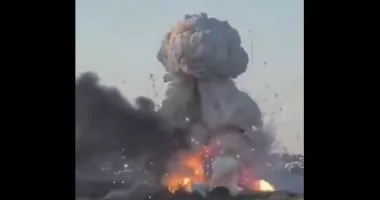 Stire din Actualitate : Explozie puternică la o fabrică de artificii. Mai multe clădiri au fost avariate, iar două persoane au ajuns la spital