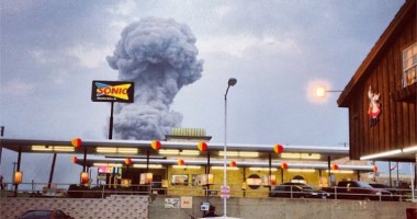Stire din Actualitate : Explozie la o fabrică din Texas. Cel puțin 60 de persoane au murit, iar alte sute, rănite / GALERIE FOTO