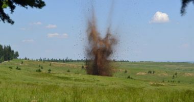 Stire din Actualitate : Bombă de aviație de 50 de Kg, descoperită pe un drum intens circulat
