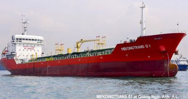 Explozie pe un tanc petrolier. Un marinar a dispărut