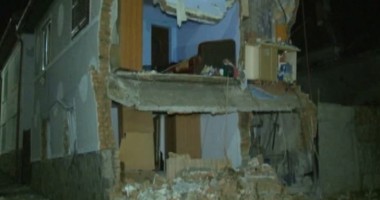 Stire din Eveniment : Copii răniți GRAV după ce casa lor A SĂRIT ÎN AER