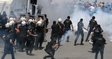 Stire din Actualitate : Explozie puternică  la Istanbul, soldată cu patru victime