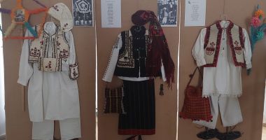 Stire din Cultură-Educație : Expoziţie dedicată sărbătorilor de iarnă, la Muzeul de Artă Populară