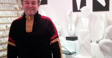 Stire din Cultură-Educație : Sculptorul Marian Sava expune la Muzeul de Artă