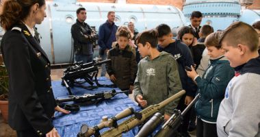 Stire din Eveniment : Expoziție de tehnică militară și defilare cu torțe, de Ziua Armatei Române, la Constanța