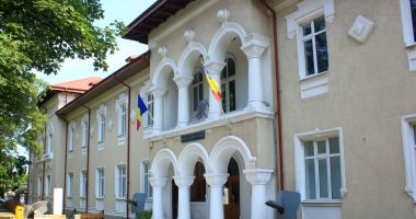 Stire din Cultură-Educație : Expoziția "Culorile pasiunii", la Muzeul Marinei