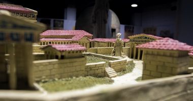 Stire din Actualitate : O expoziţie controversată cu artefacte antice greceşti, inaugurată la Atena